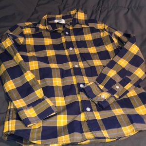 OLD NAVY boys button up shirt 💙💛